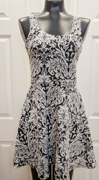 Bar III Dresses & Skirts - Bar III Black and White floral fit and flare dress